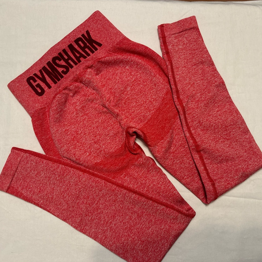 NWOT GYMSHARK LEGGINGS SIZE SMALL